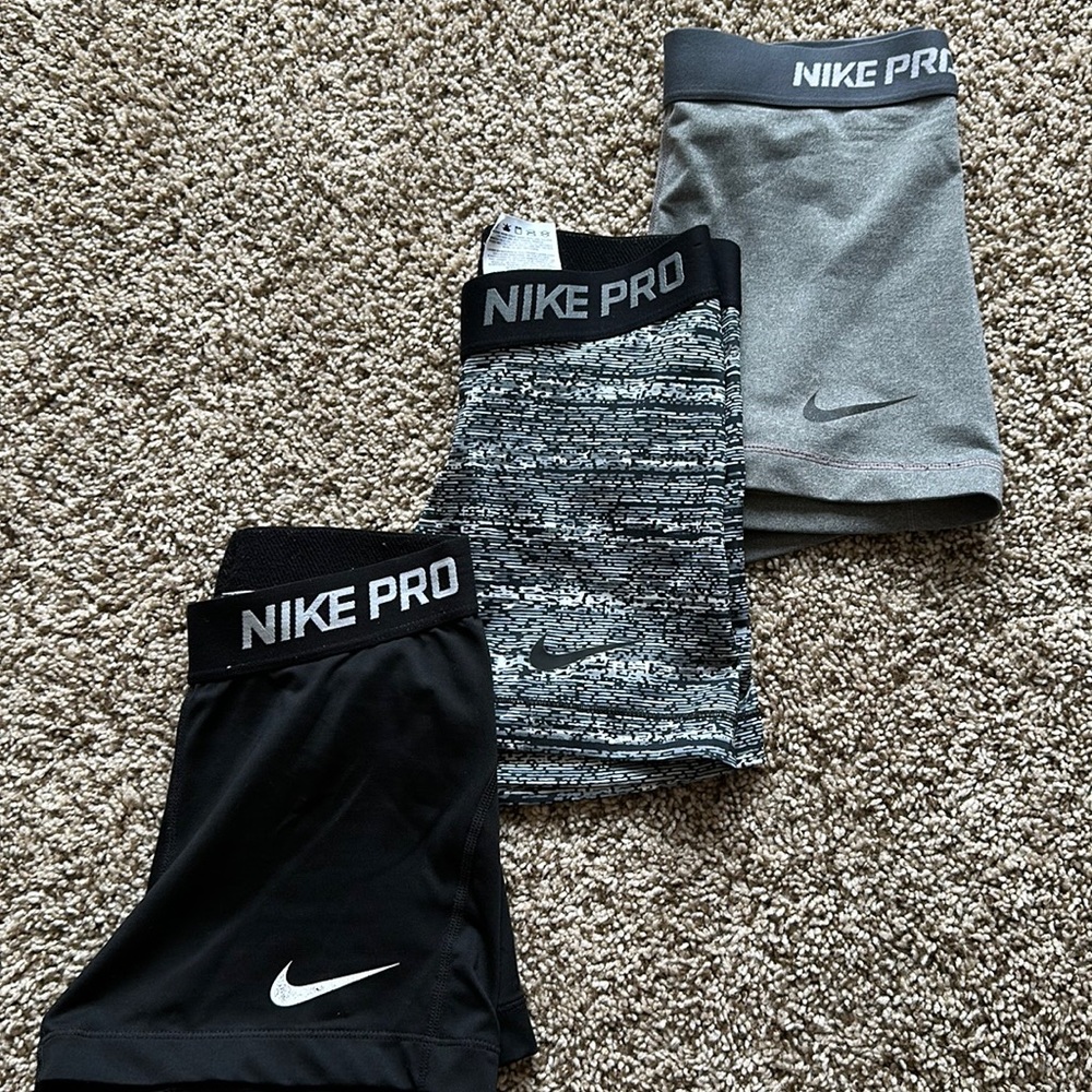 XS Nike Pro Bundle!!!